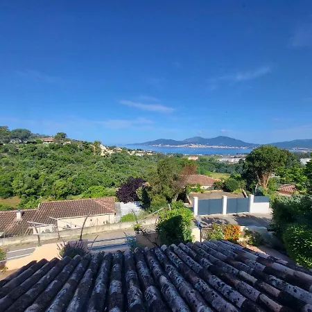 Dans Avec Piscines 4-6 Personnes Briloc 度假居