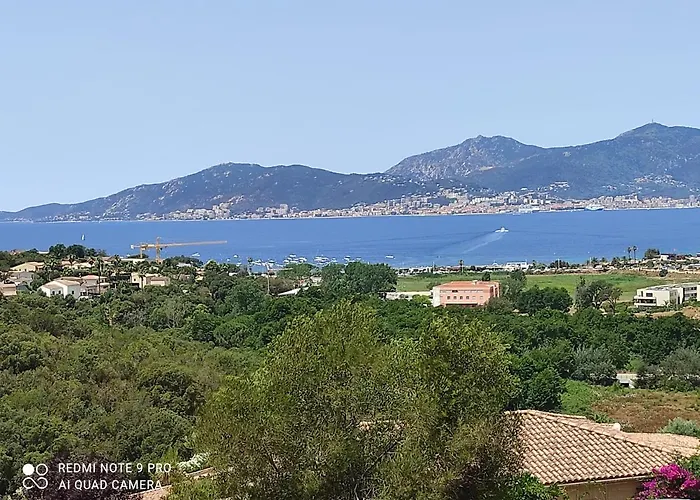 Dans Avec Piscines 4-6 Personnes Briloc 度假居