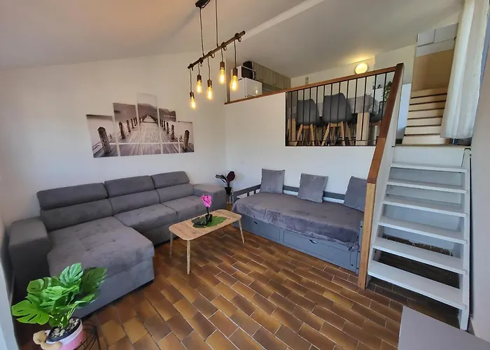 Dans Avec Piscines 4-6 Personnes Briloc Prázdninový dům *