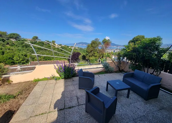 Vakantiehuis Dans Avec Piscines 4-6 Personnes Briloc