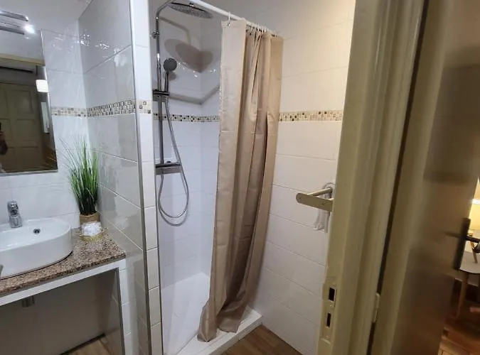 Dans Avec Piscines 4-6 Personnes Briloc 波尔蒂乔