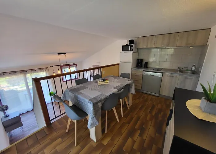 Dans Avec Piscines 4-6 Personnes Briloc * 波尔蒂乔