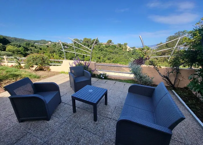 Vakantiehuis Dans Avec Piscines 4-6 Personnes Briloc Porticcio (Corsica)